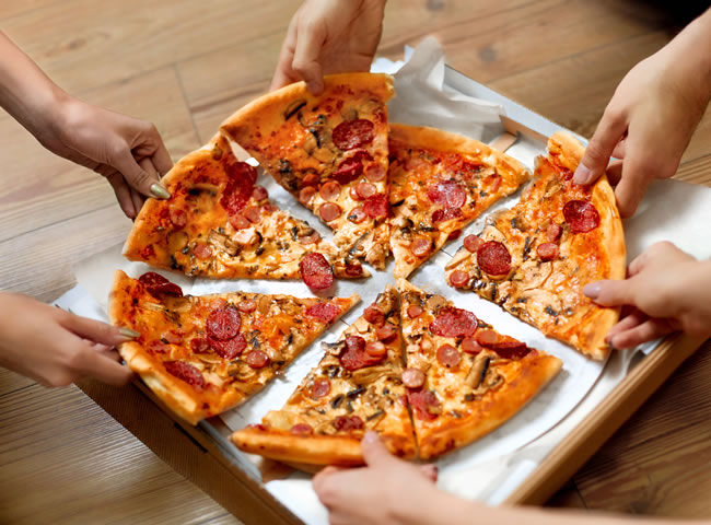 Díky Cheat Day si dopřejete jídlo, které byste jinak v dietě nemohli jíst. Díky Cheat Day si dopřejete jídlo, které byste jinak v dietě nemohli jíst.