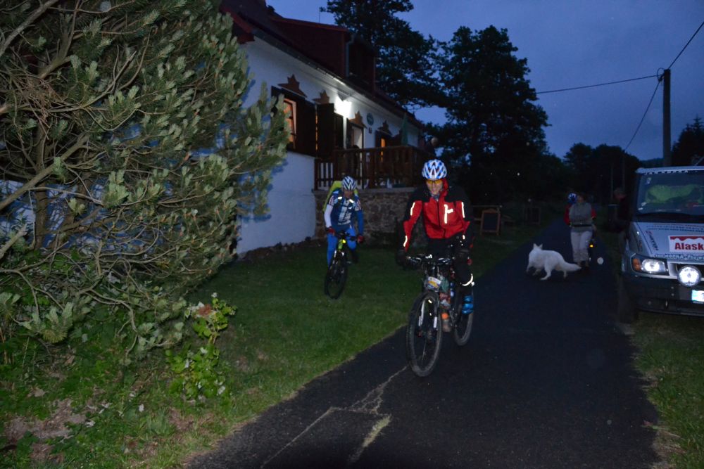 Filip Degl a Daniel Janda na 1000 miles na Modravě v Krušných horách Filip Degl a Daniel Janda na 1000 miles na Modravě v Krušných horách