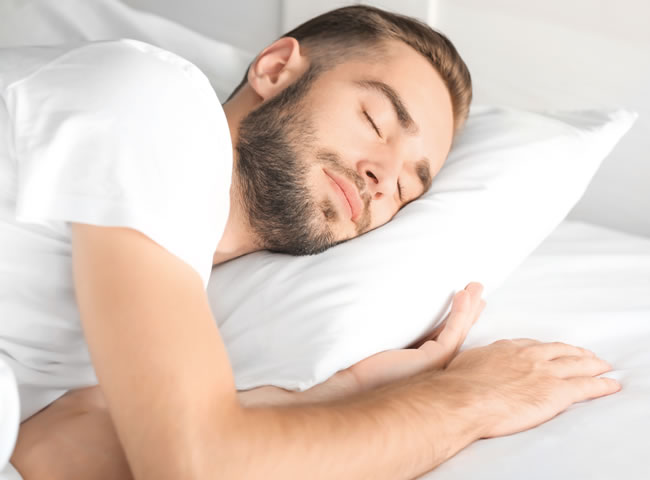 Dostatečný spánek je velmi důležitý pro zmírnění obtíží spojených se svalovou horečkou. Tělo potřebuje regenerovat.