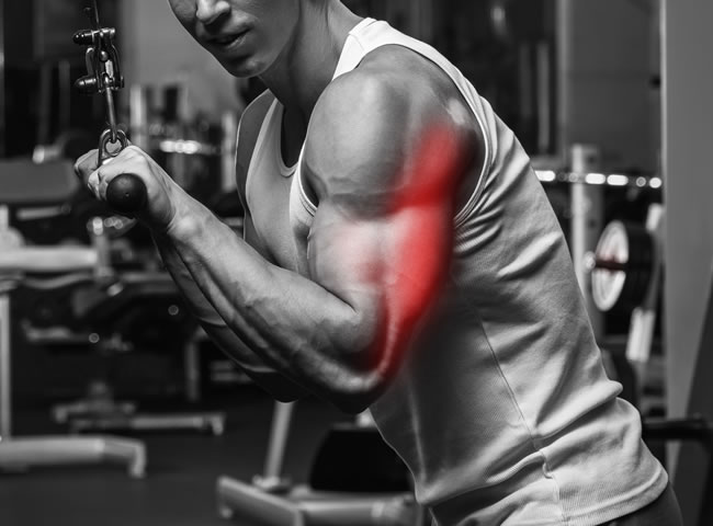 Na tricepsy se často při budování silných paží zapomíná. Jsou ale stejně důležité jako biceps.