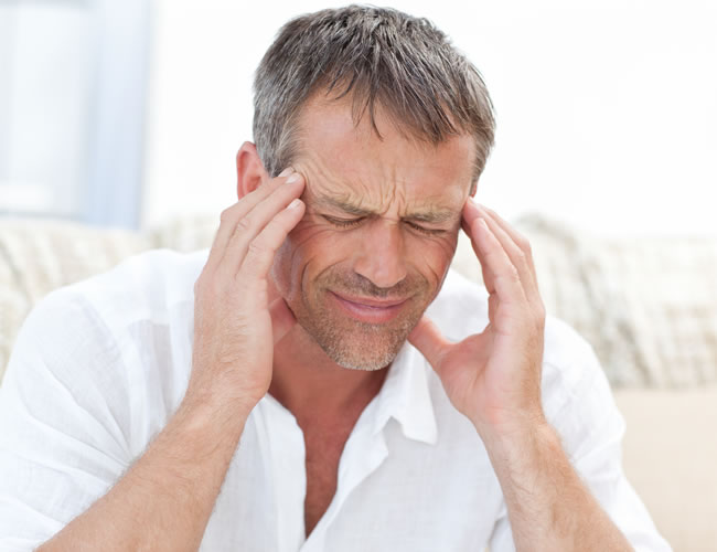 Překračování doporučeného dávkování HMB může mít za následek mimo jiné bolesti hlavy. Není ale možné se předávkovat. Ani ve vysokých dávkách není HMB toxický.