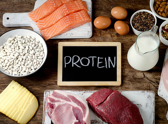 Radou, jak zdravě přibrat, je také zvýšený příjem bílkovin, které podpoří růst svalové hmoty. 