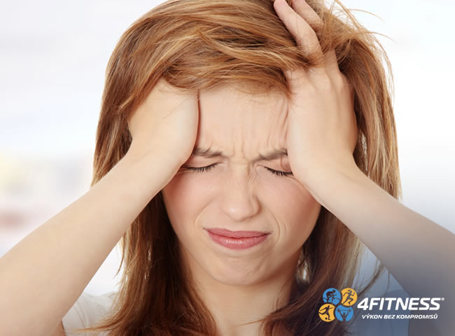Typickými příznaky nedostatku elektrolytů je například bolest hlavy. Příznaky jsou podobné jako u dehydratace.   